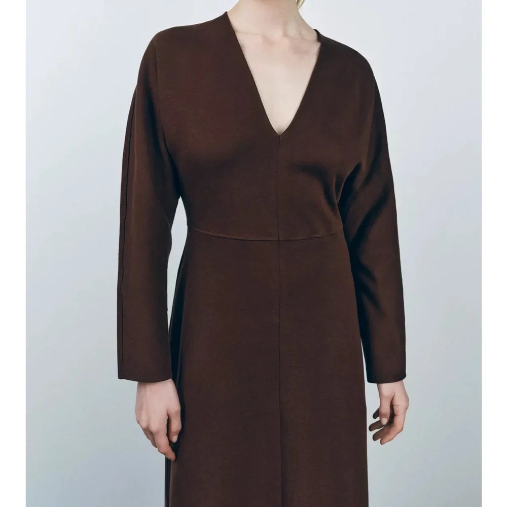 Zara Elegant Burgundy V-Neck Dress - Picture 3 of 13